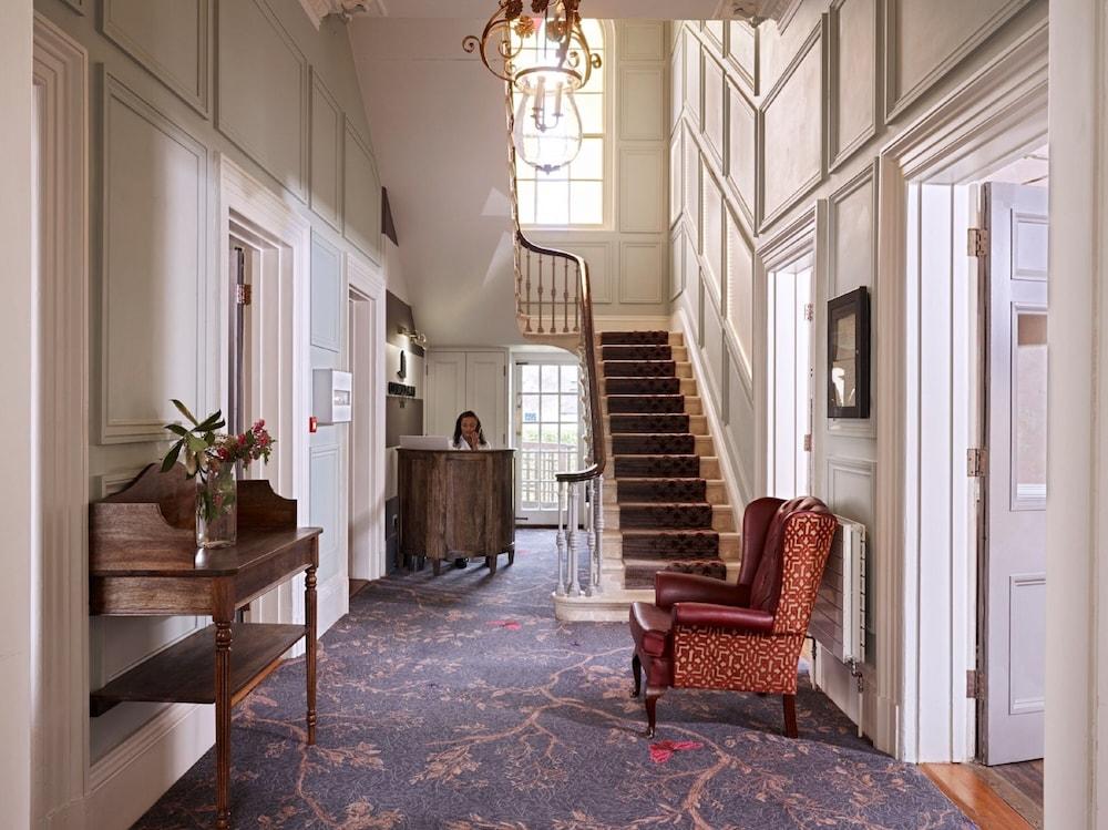 Cotswold Grange Bed & Breakfast Cheltenham Dış mekan fotoğraf The interior of the hotel