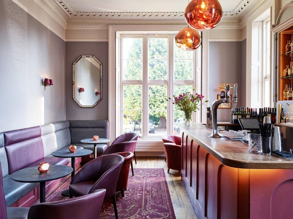 Cotswold Grange Bed & Breakfast Cheltenham Dış mekan fotoğraf The bar at the 2018 refurbishment