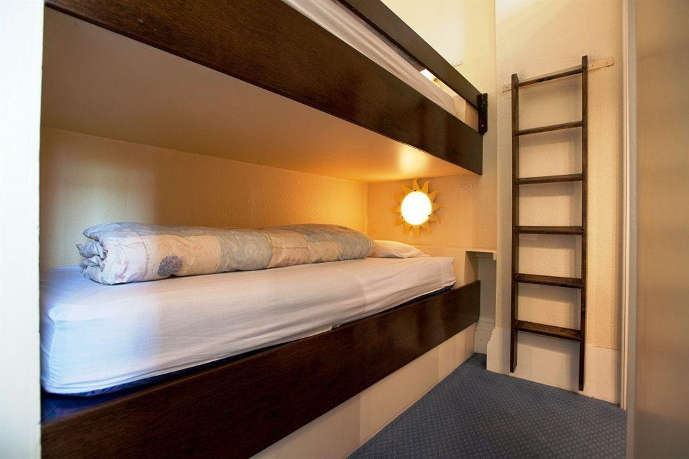 Cotswold Grange Bed & Breakfast Cheltenham Dış mekan fotoğraf A bunk bed