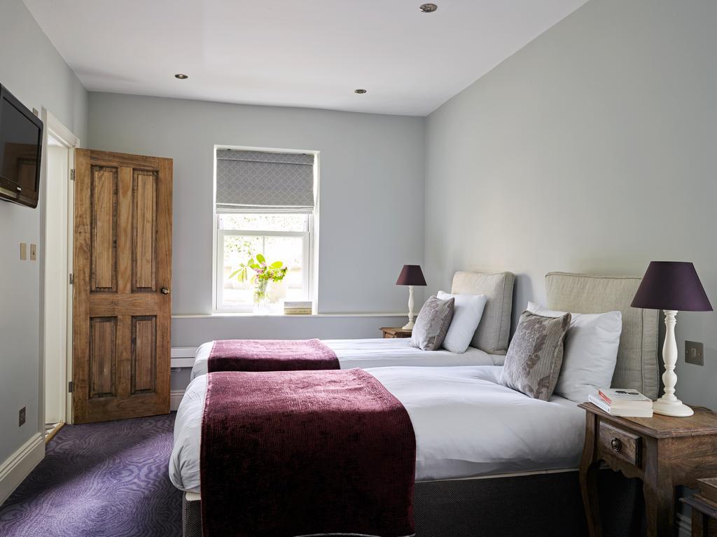 Cotswold Grange Bed & Breakfast Cheltenham Dış mekan fotoğraf A room at the hotel