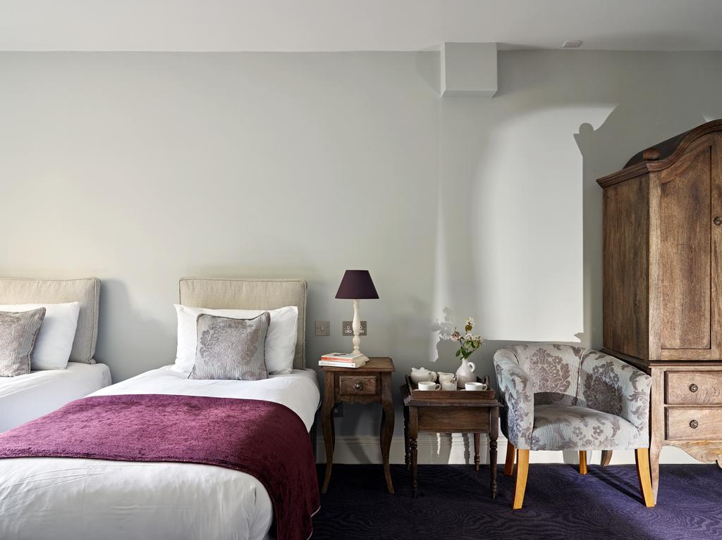 Cotswold Grange Bed & Breakfast Cheltenham Dış mekan fotoğraf A room at the hotel