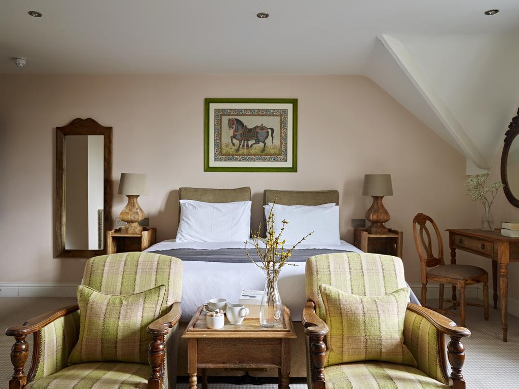Cotswold Grange Bed & Breakfast Cheltenham Dış mekan fotoğraf A bedroom at the hotel