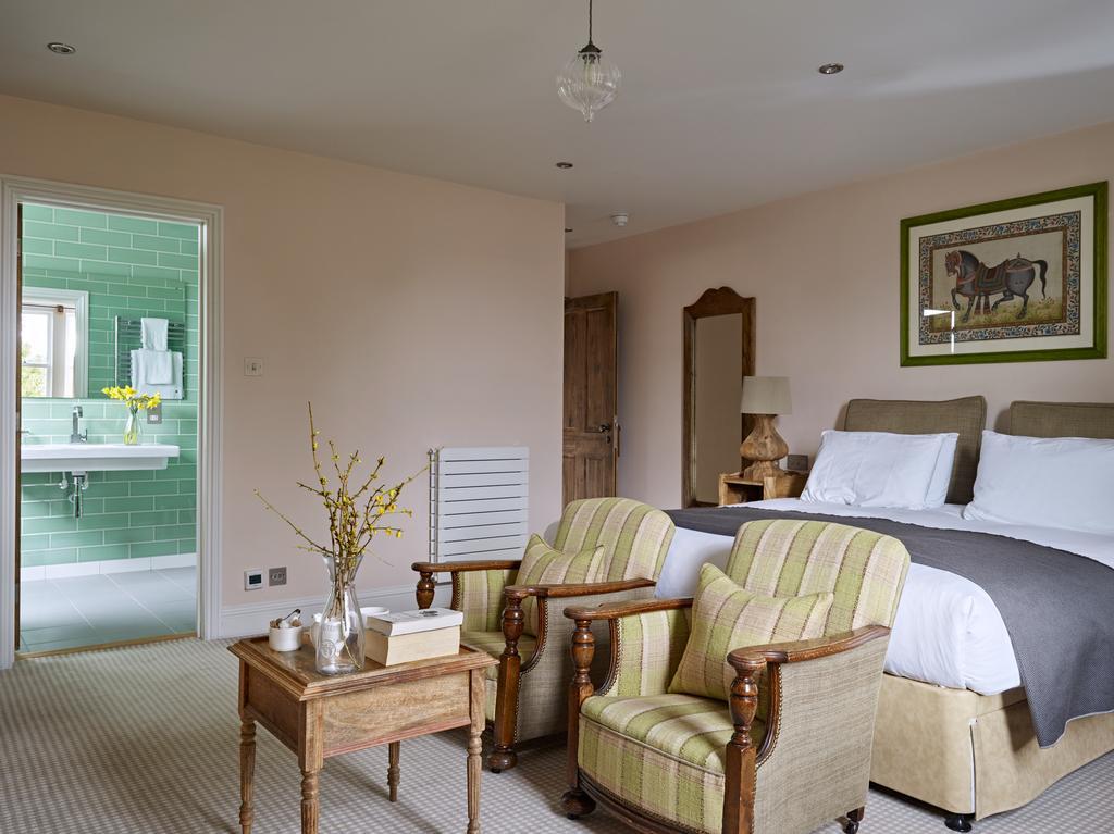 Cotswold Grange Bed & Breakfast Cheltenham Dış mekan fotoğraf A bedroom at the hotel