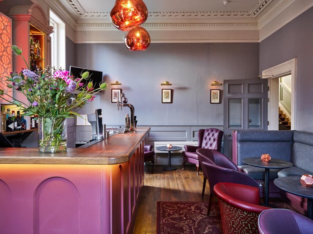 Cotswold Grange Bed & Breakfast Cheltenham Dış mekan fotoğraf The bar at the hotel