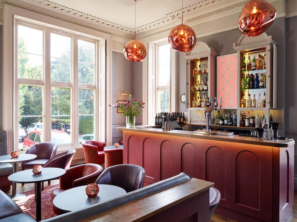 Cotswold Grange Bed & Breakfast Cheltenham Dış mekan fotoğraf The bar at the 2018 refurbishment