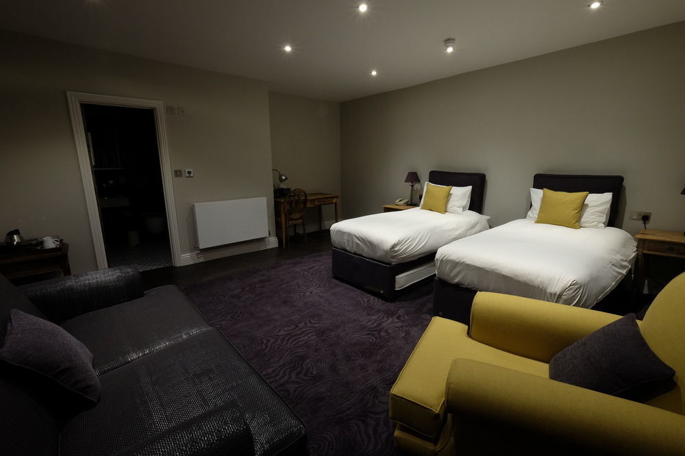 Cotswold Grange Bed & Breakfast Cheltenham Dış mekan fotoğraf A room at the hotel