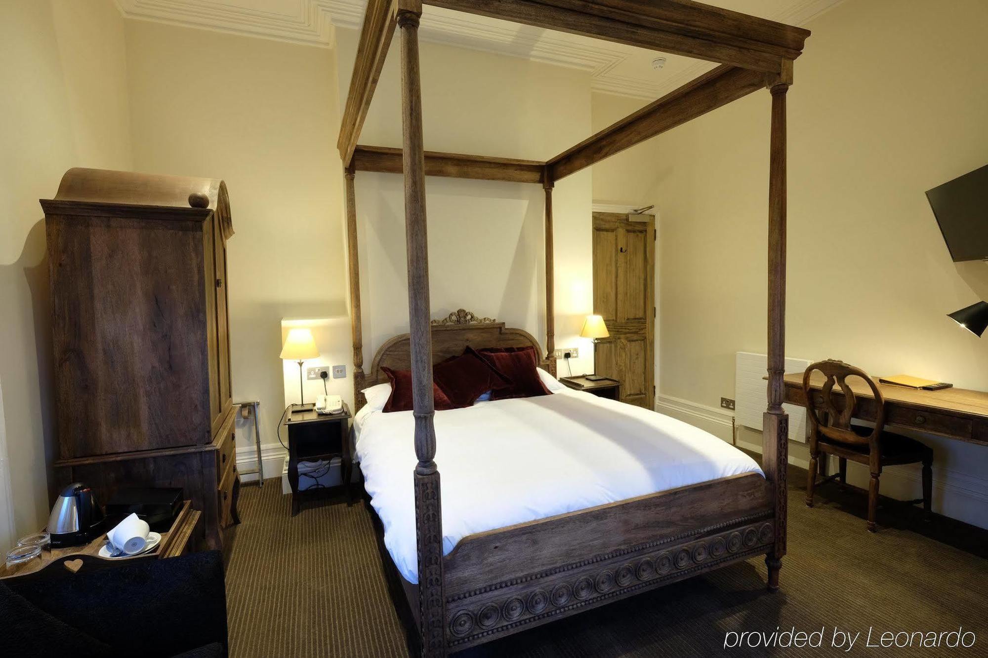 Cotswold Grange Bed & Breakfast Cheltenham Dış mekan fotoğraf A room at the hotel