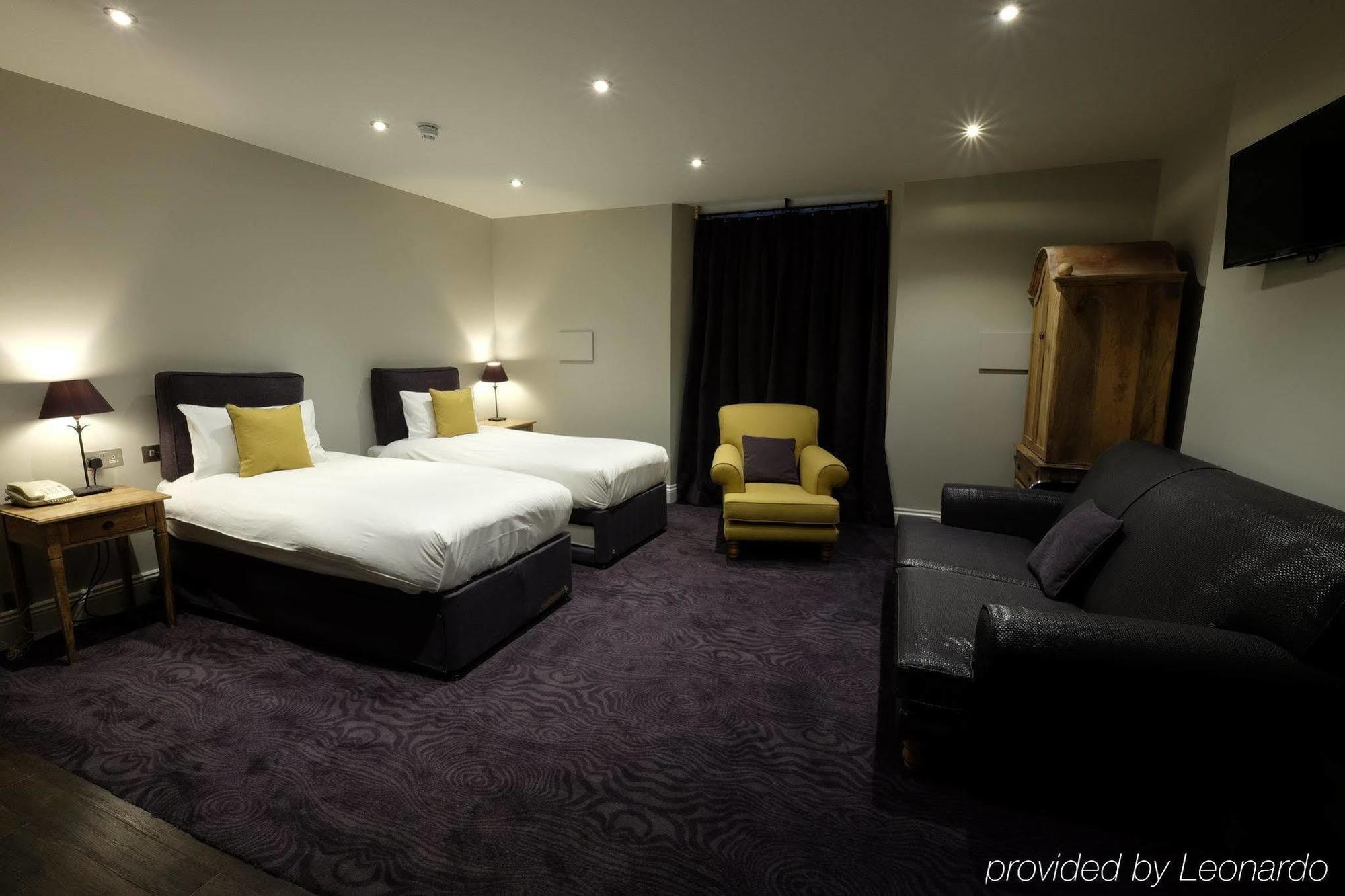 Cotswold Grange Bed & Breakfast Cheltenham Dış mekan fotoğraf A room at the hotel