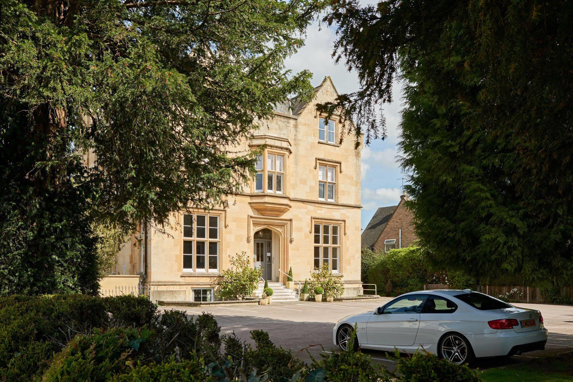 Cotswold Grange Bed & Breakfast Cheltenham Dış mekan fotoğraf The former school house