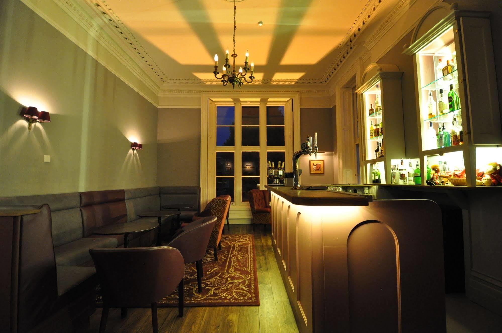 Cotswold Grange Bed & Breakfast Cheltenham Dış mekan fotoğraf The bar at the 2007–2011 premises