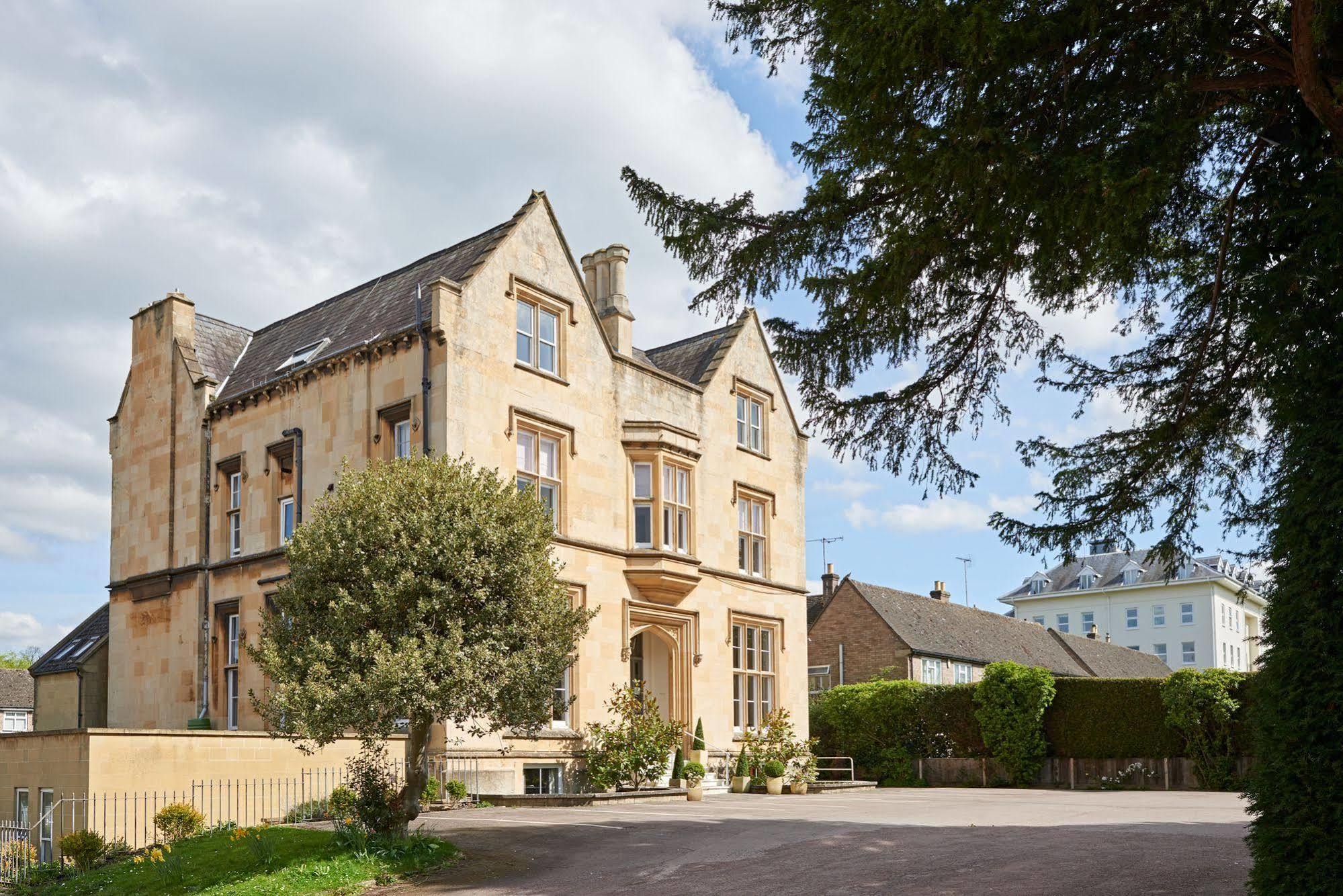 Cotswold Grange Bed & Breakfast Cheltenham Dış mekan fotoğraf The Manor, Tetbury